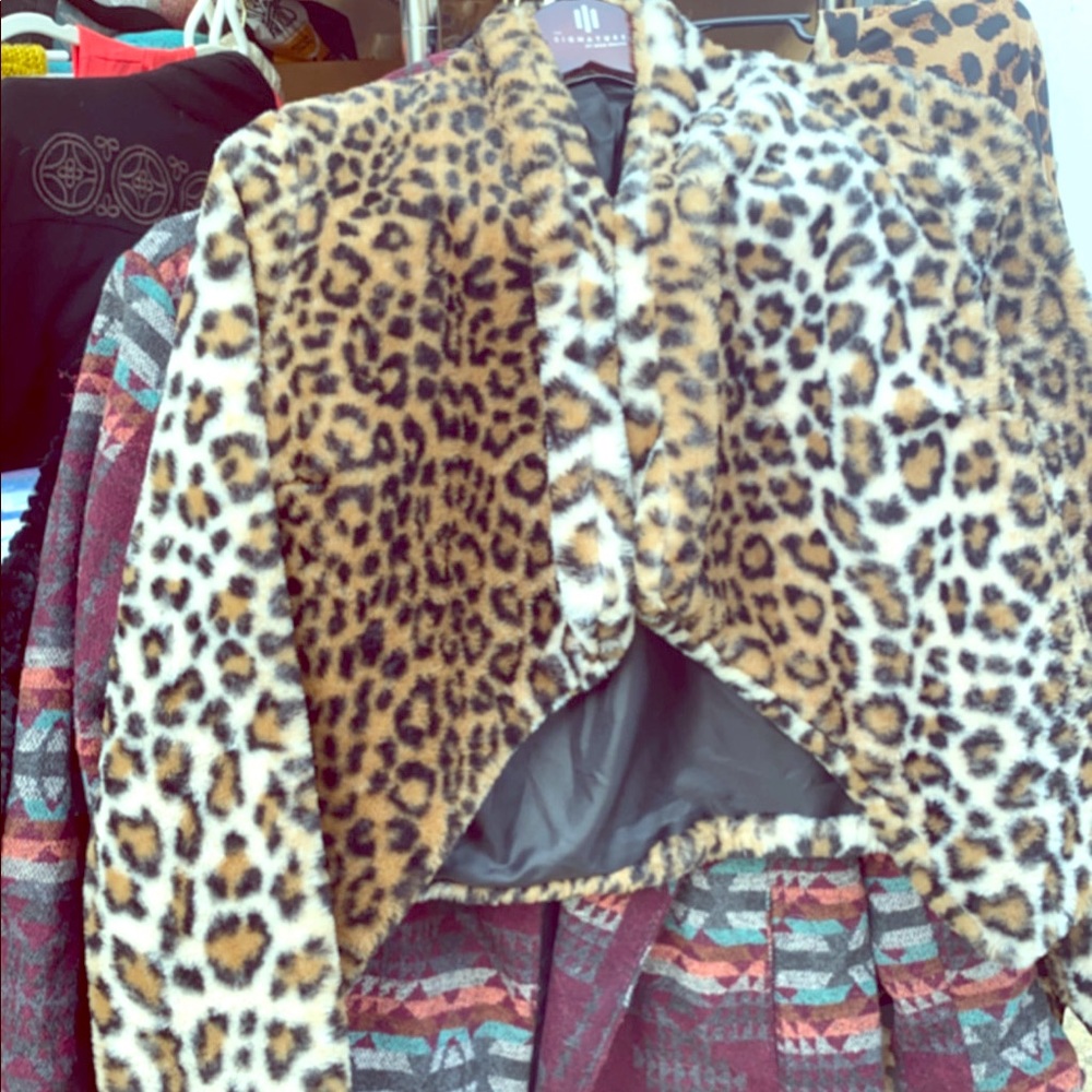 Cheetah/leopard print fake fur coat.